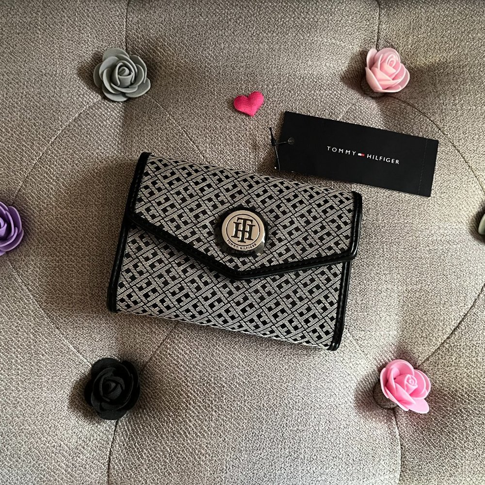 TOMMY HILFIGER Logo Canvas Wallet